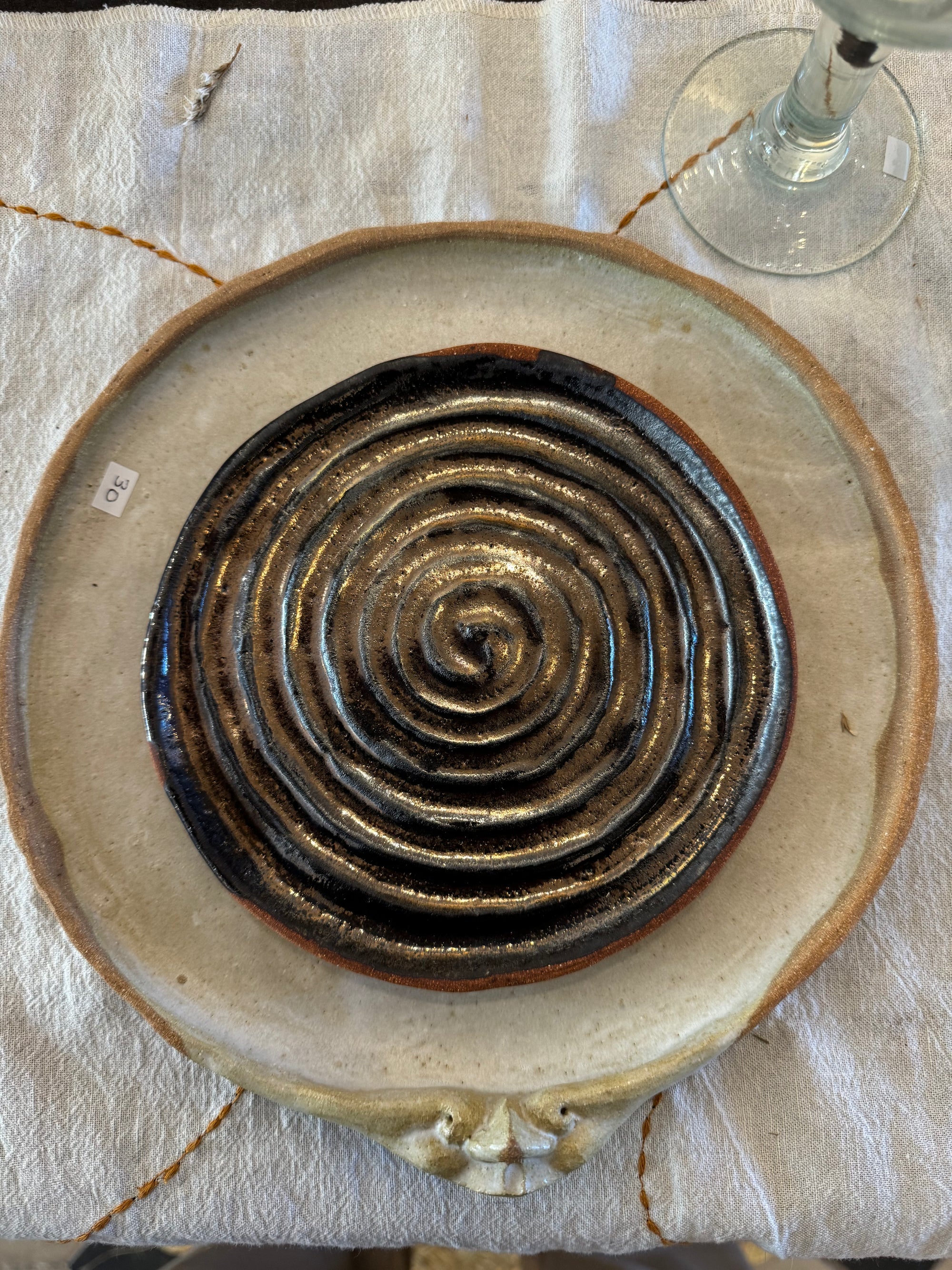 Assiette en grés EMPREINTE 1 par PATRICIA STERN