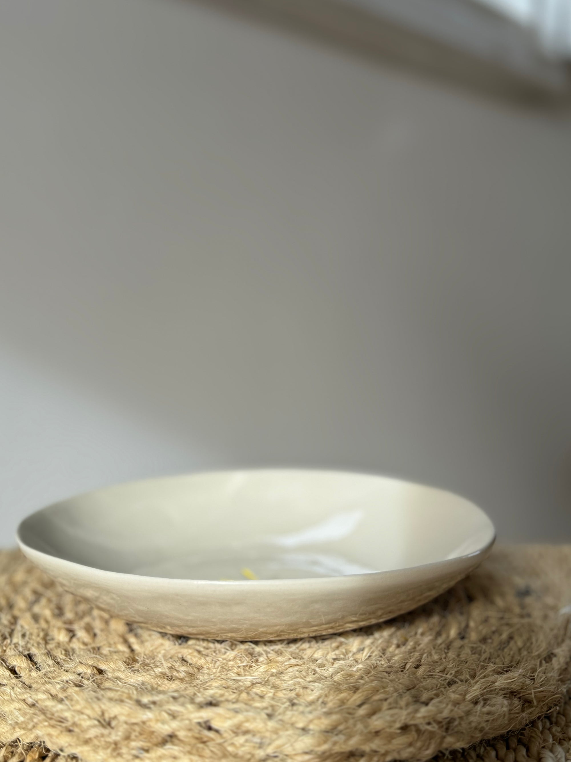 Petite assiette sans liseré jaune" le soleil est dans l'assiette"