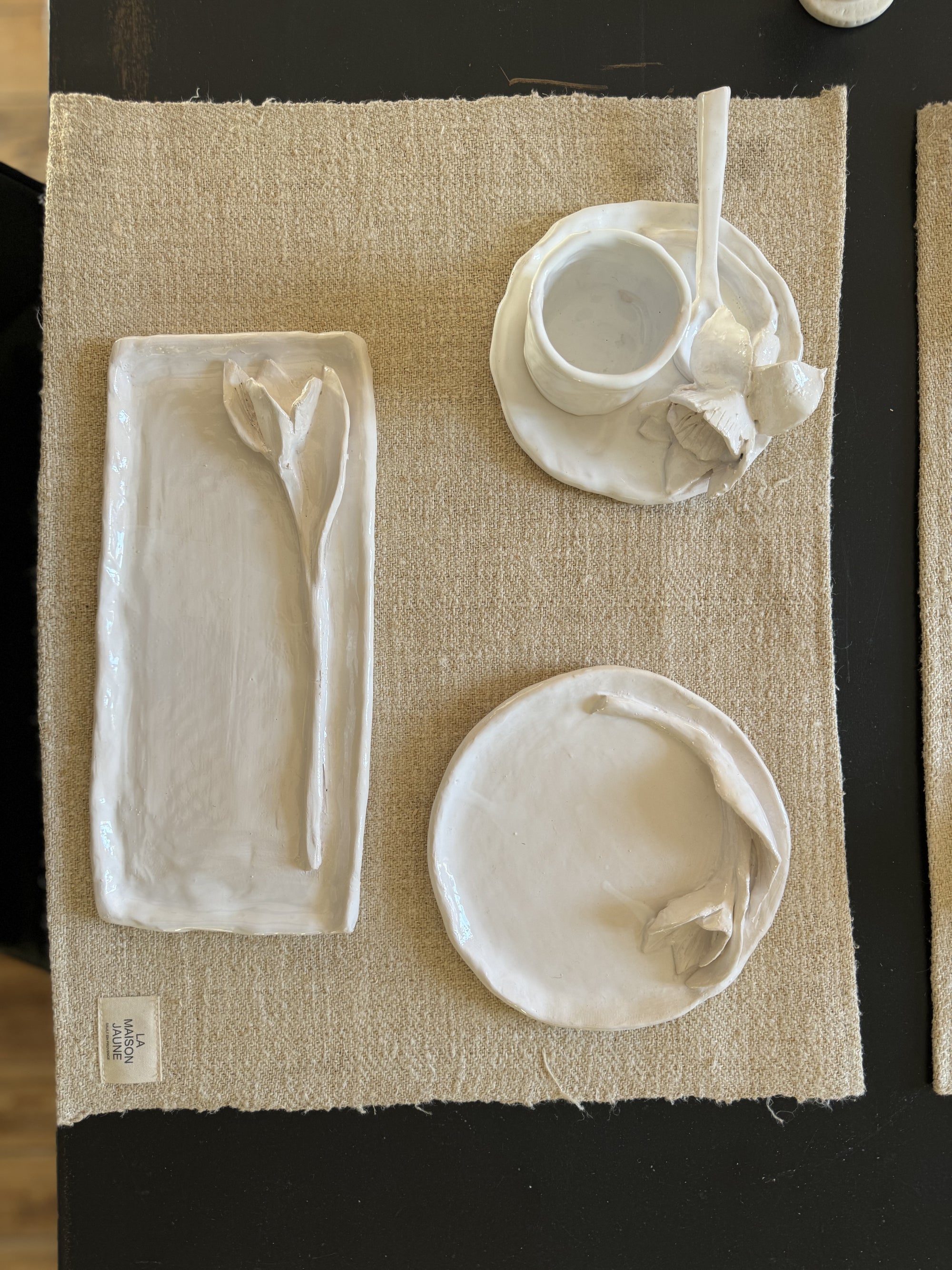 Petite assiette fleur par Isabelle Warolin