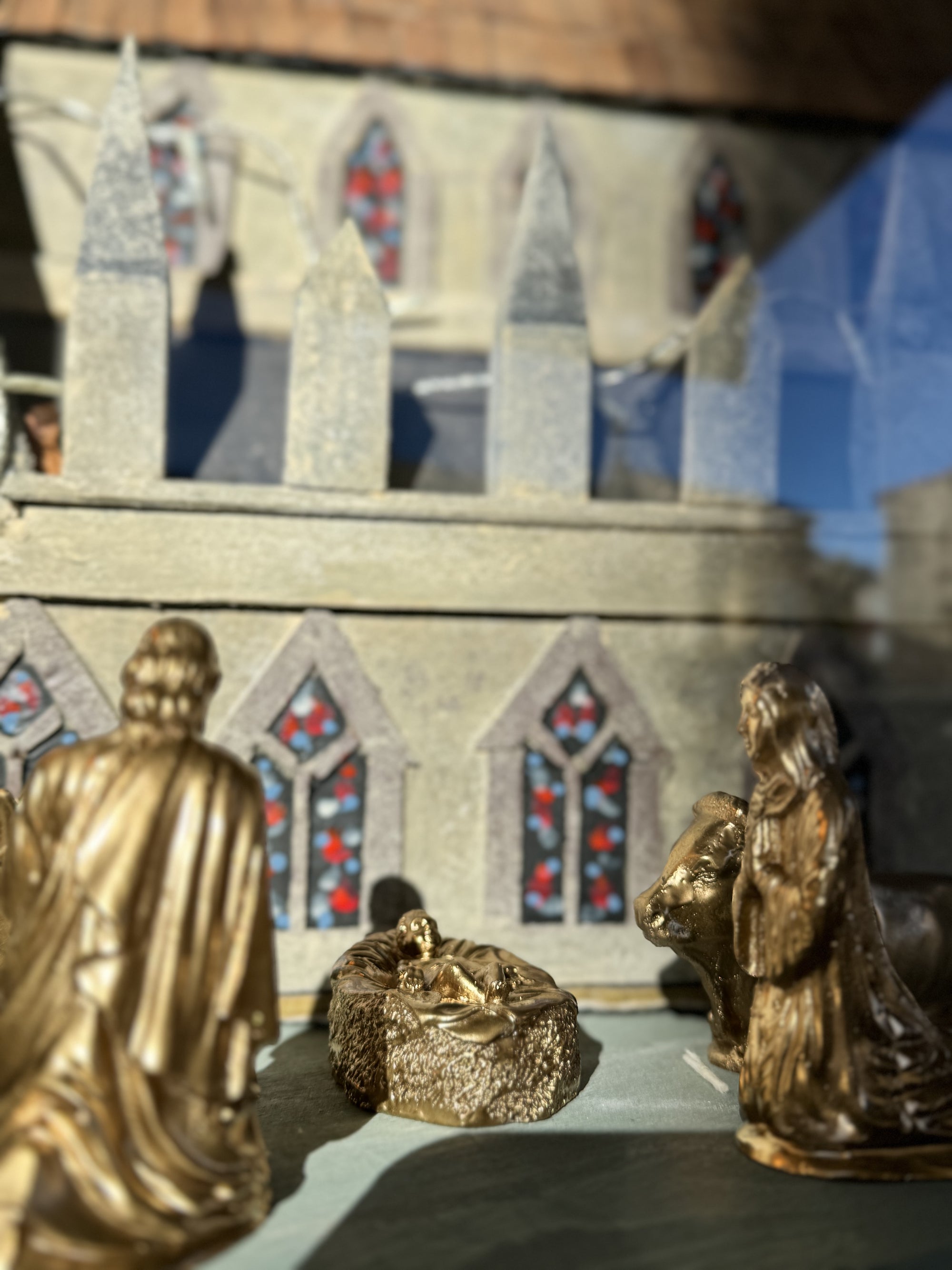 Vecchio modello di cattedrale in legno, realizzato a mano nel 1940