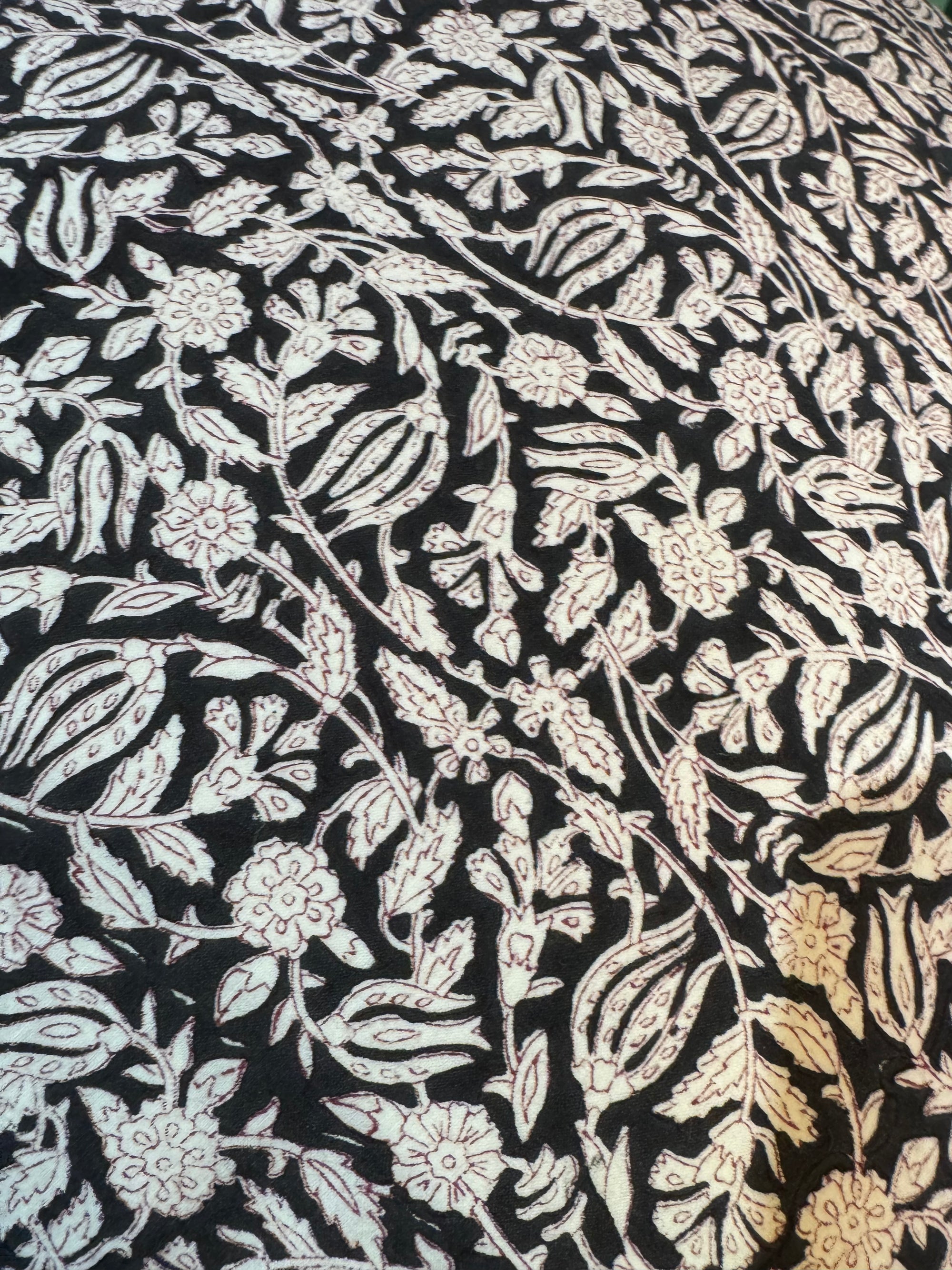Coussin Indienne noir et blanc par La Maison Jaune