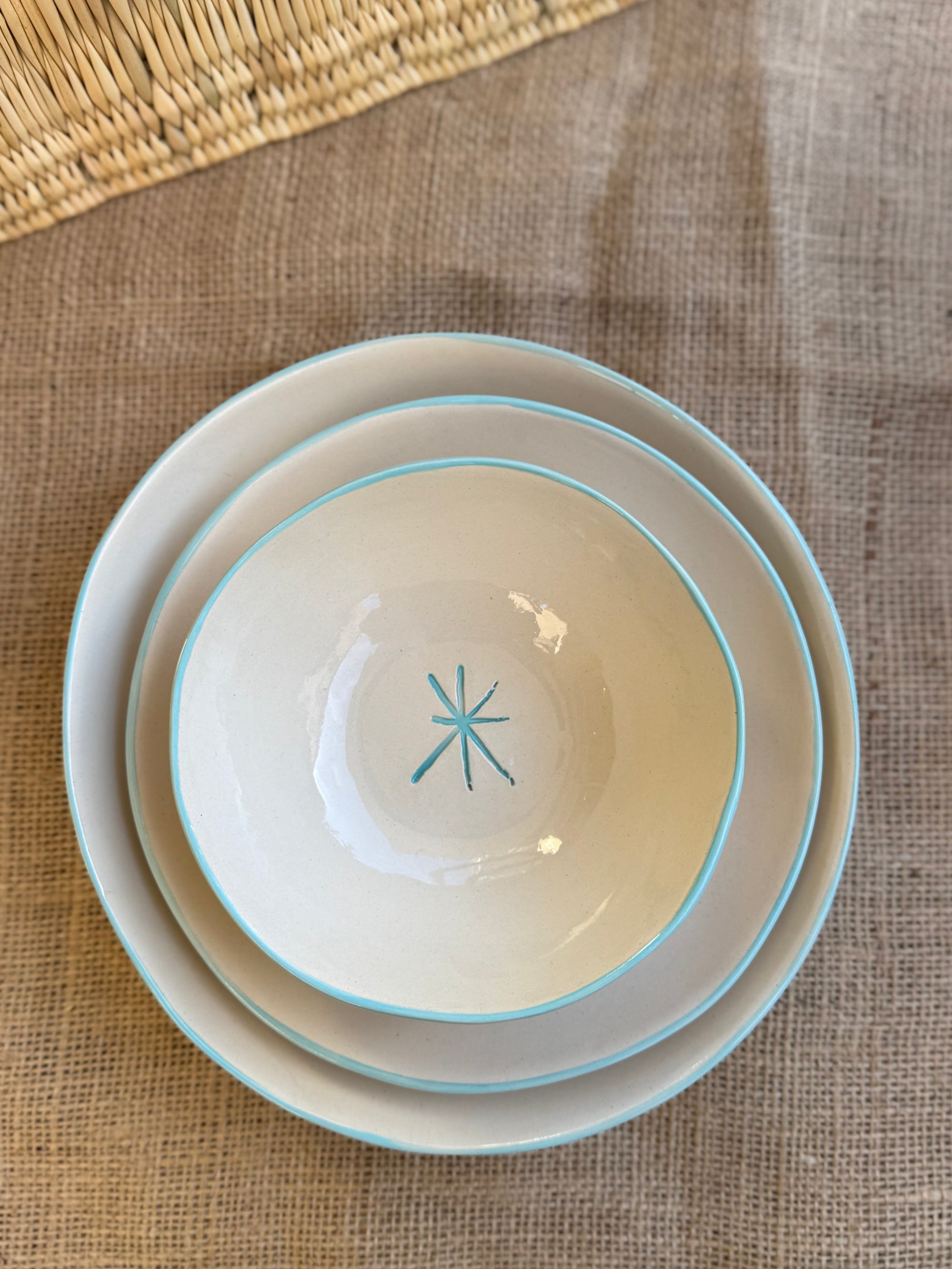 Petite assiette avec liseré bleu "l'étoile est dans l'assiette"