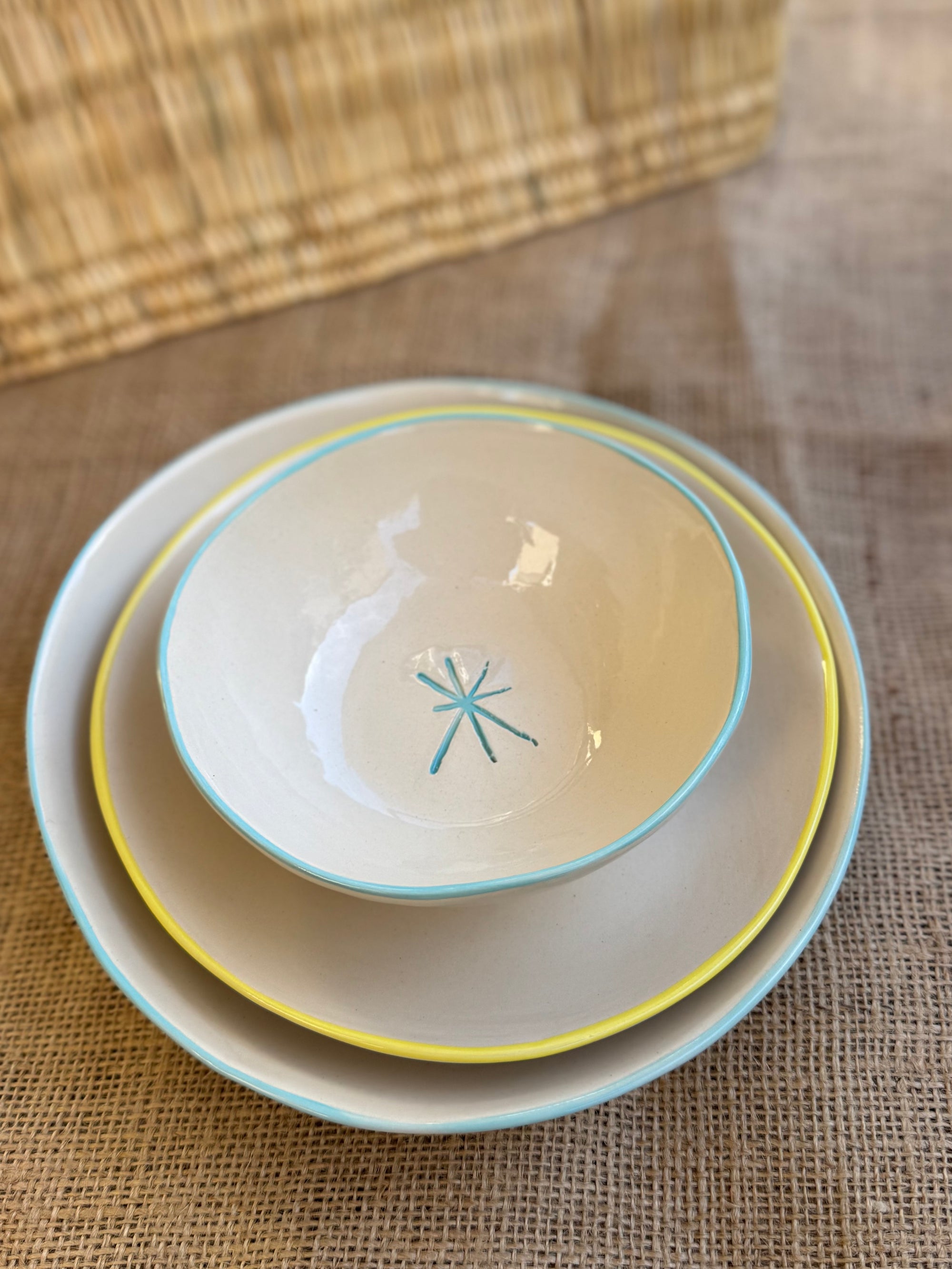 Petite assiette avec liseré bleu "l'étoile est dans l'assiette"