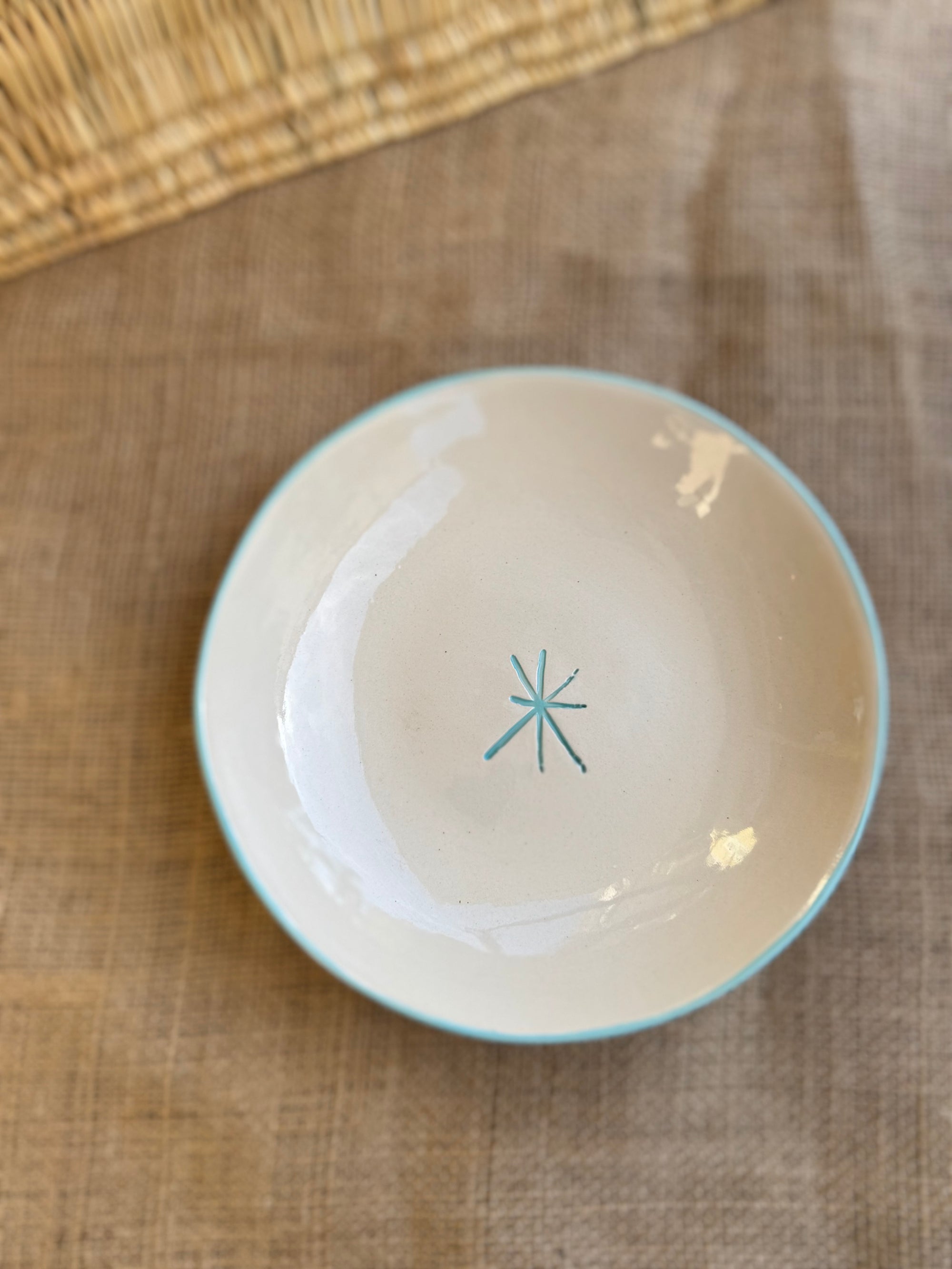 Petite assiette avec liseré bleu "l'étoile est dans l'assiette"
