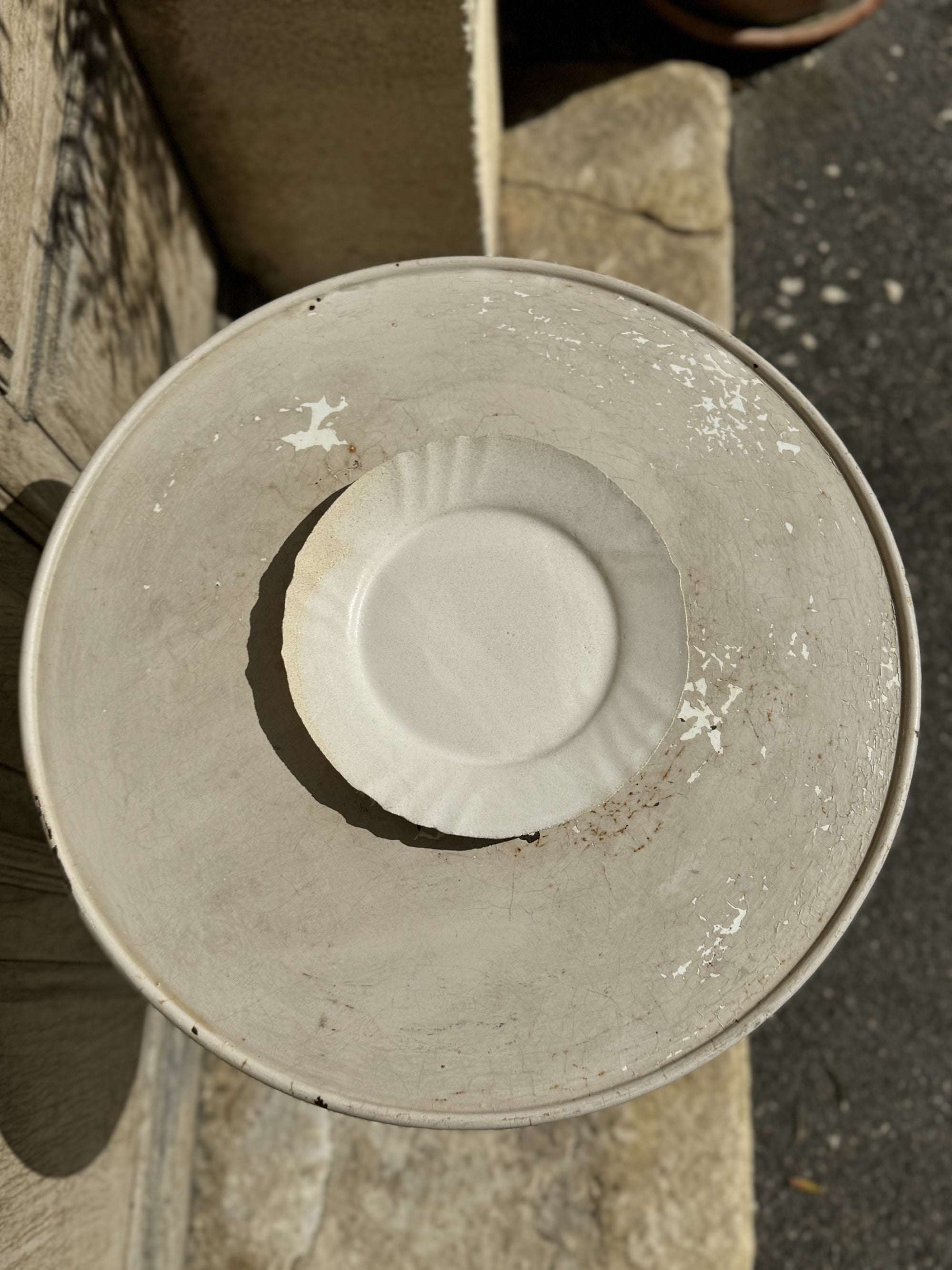 Grande assiette en grés mat de Vanessa de Saint Seine