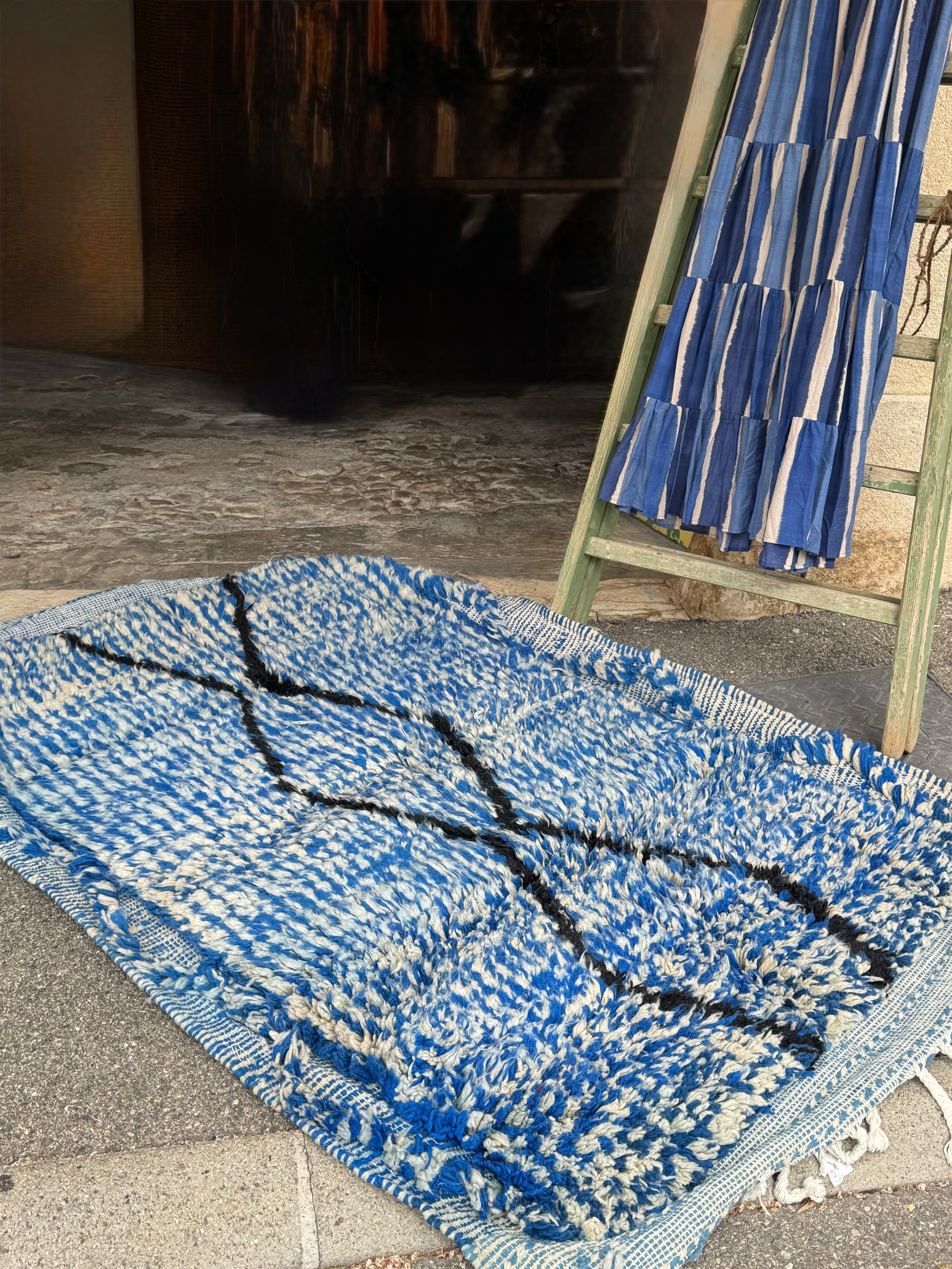 Tapis bleu outremer