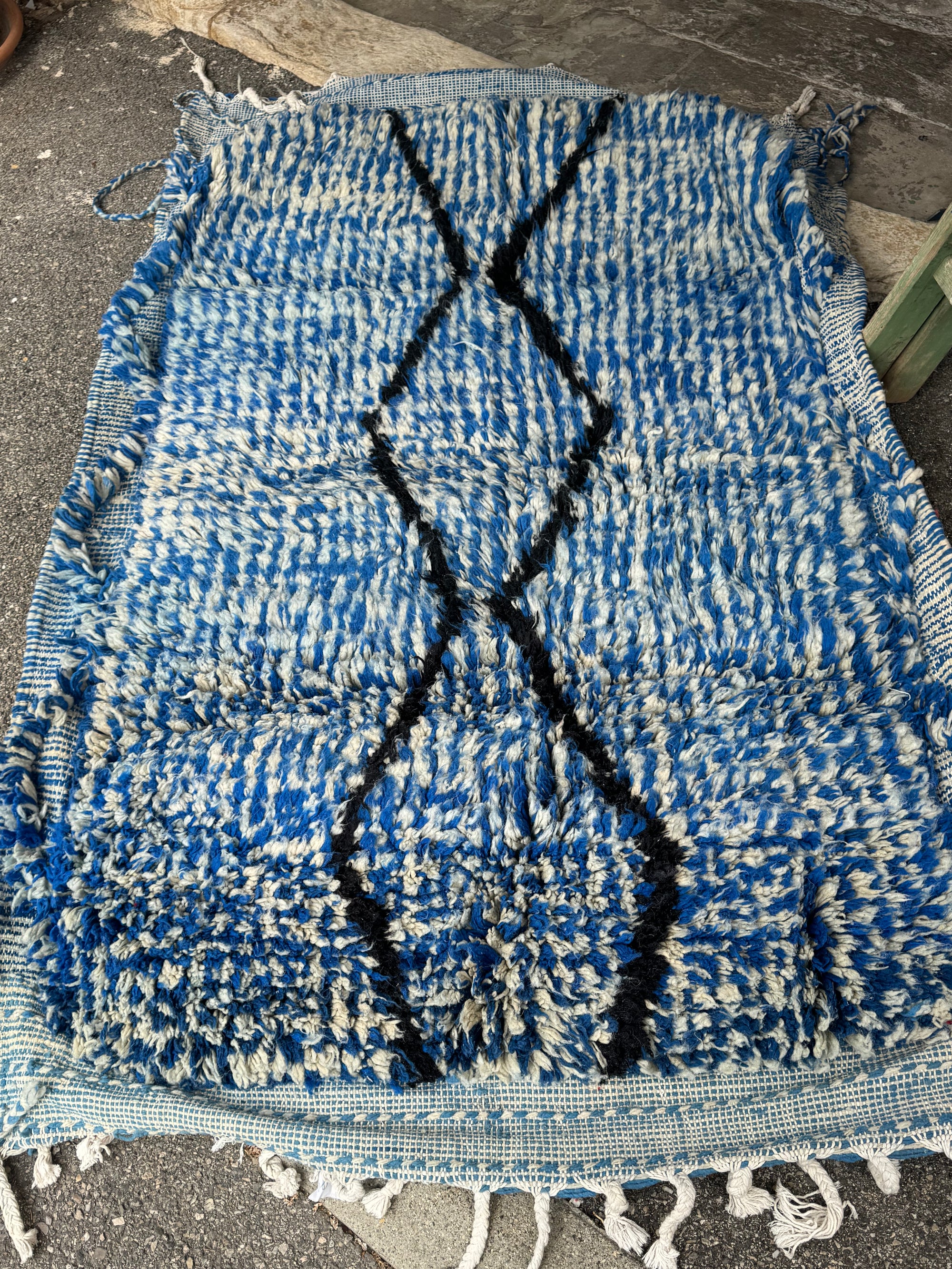 Tapis bleu outremer