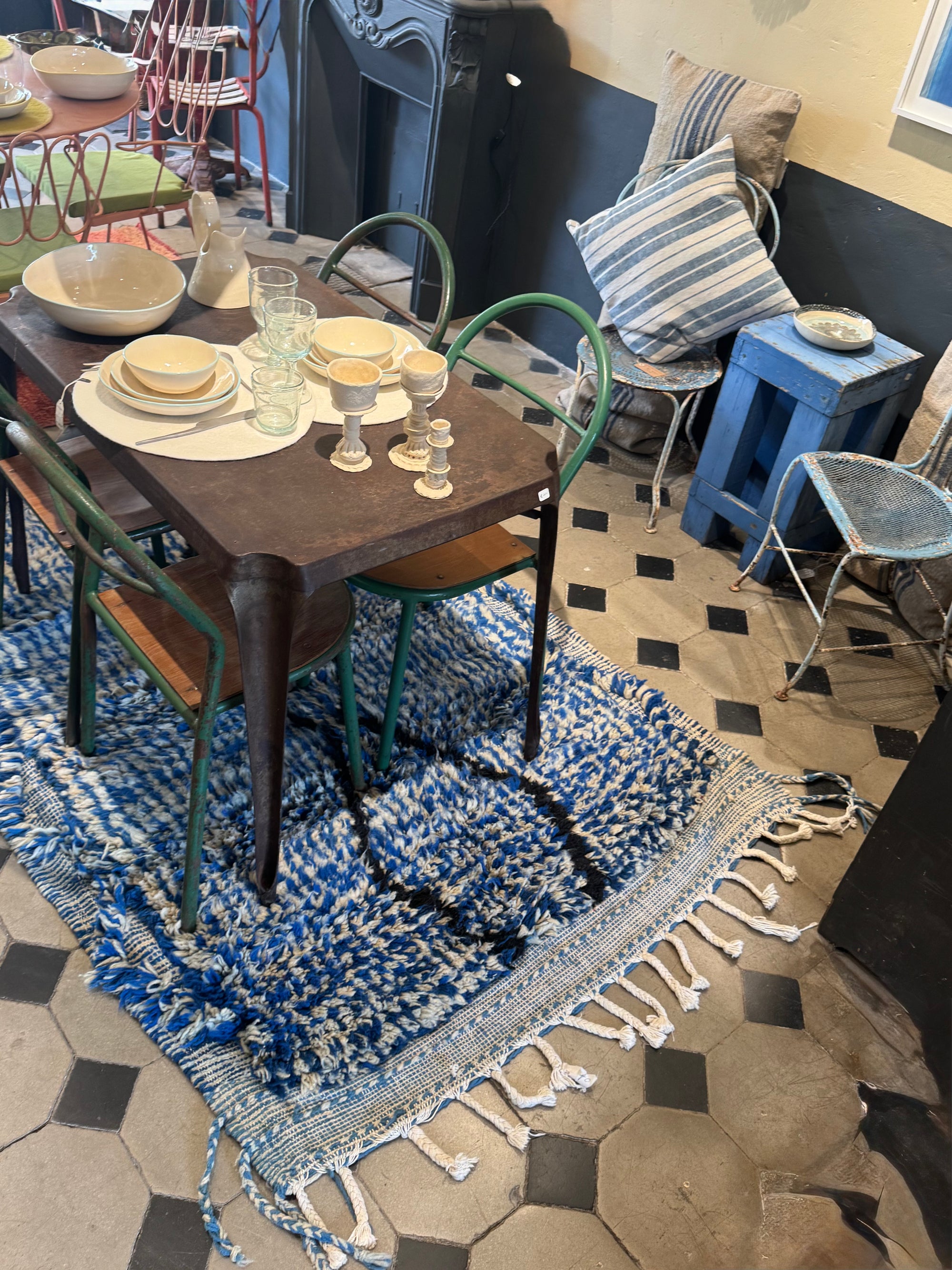 Tapis bleu outremer
