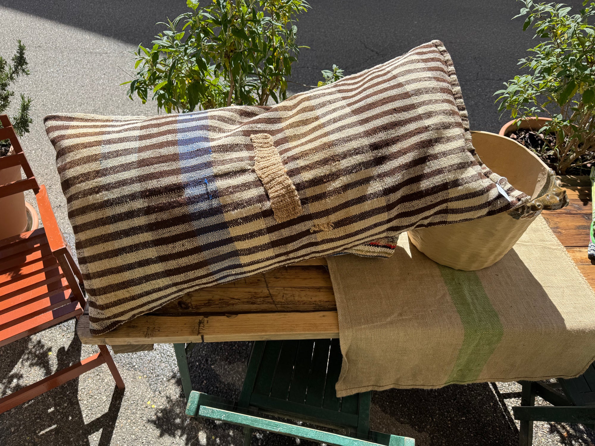 Coussin rayé ancien