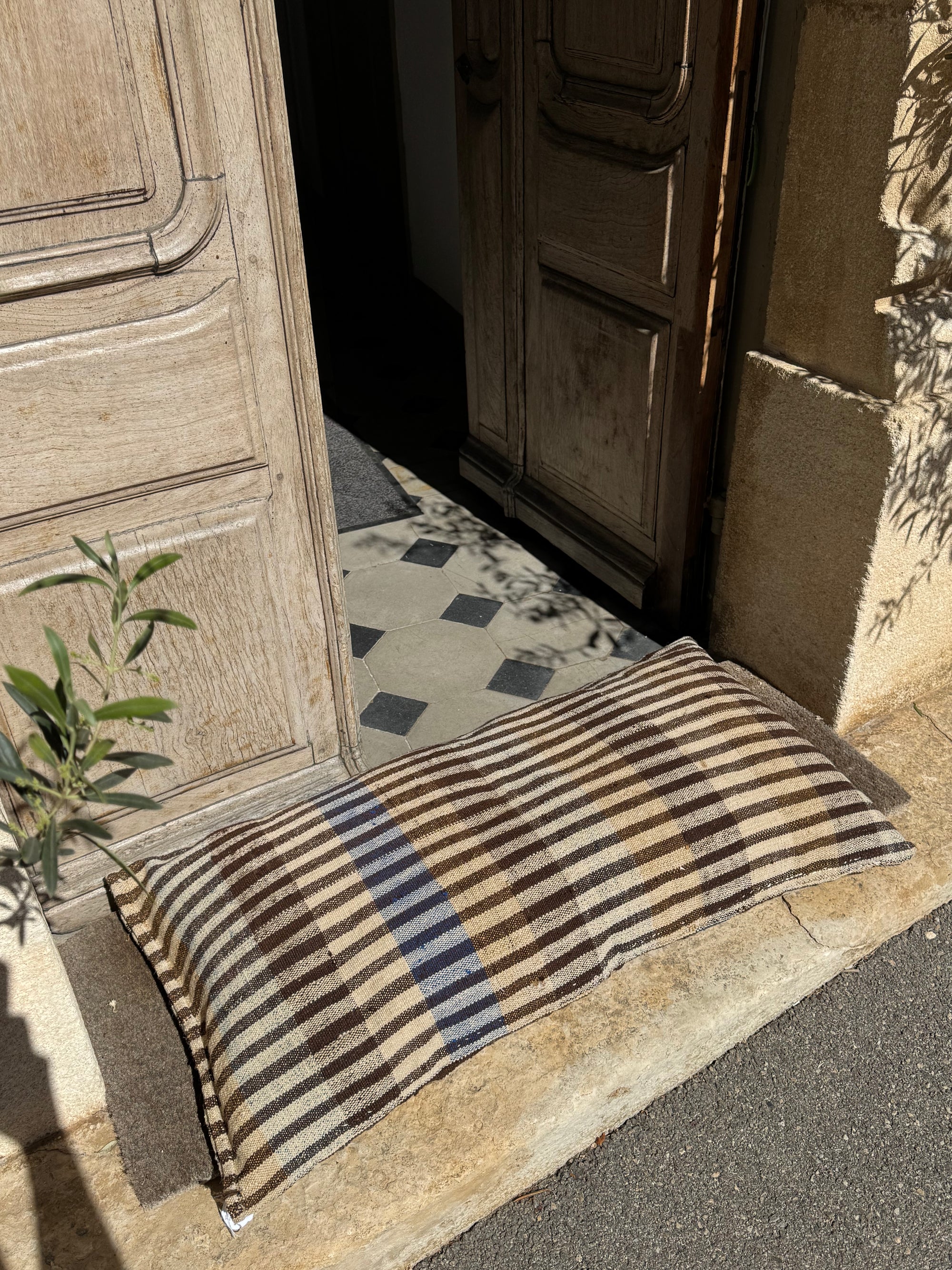 Coussin rayé ancien