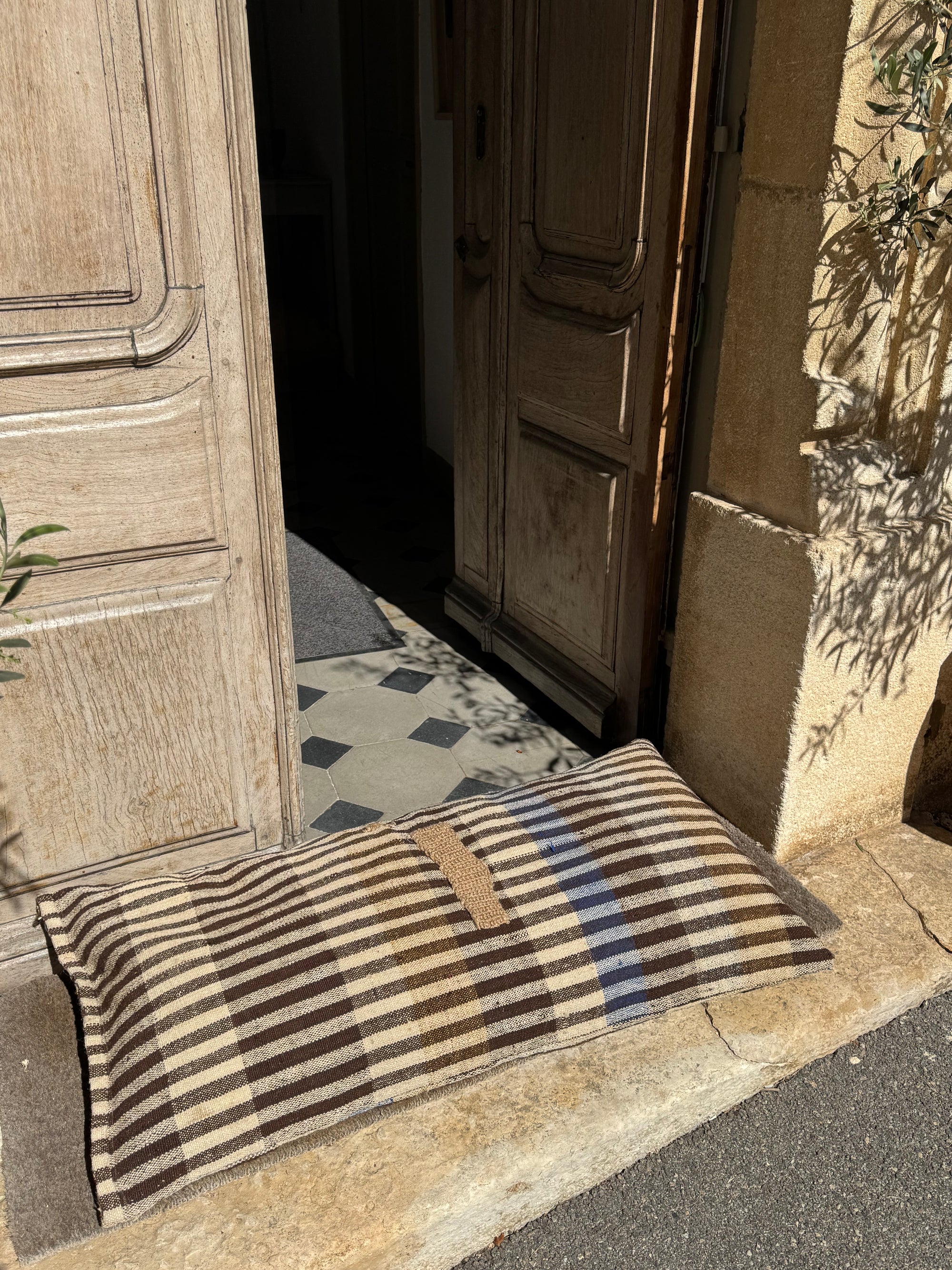 Coussin rayé ancien