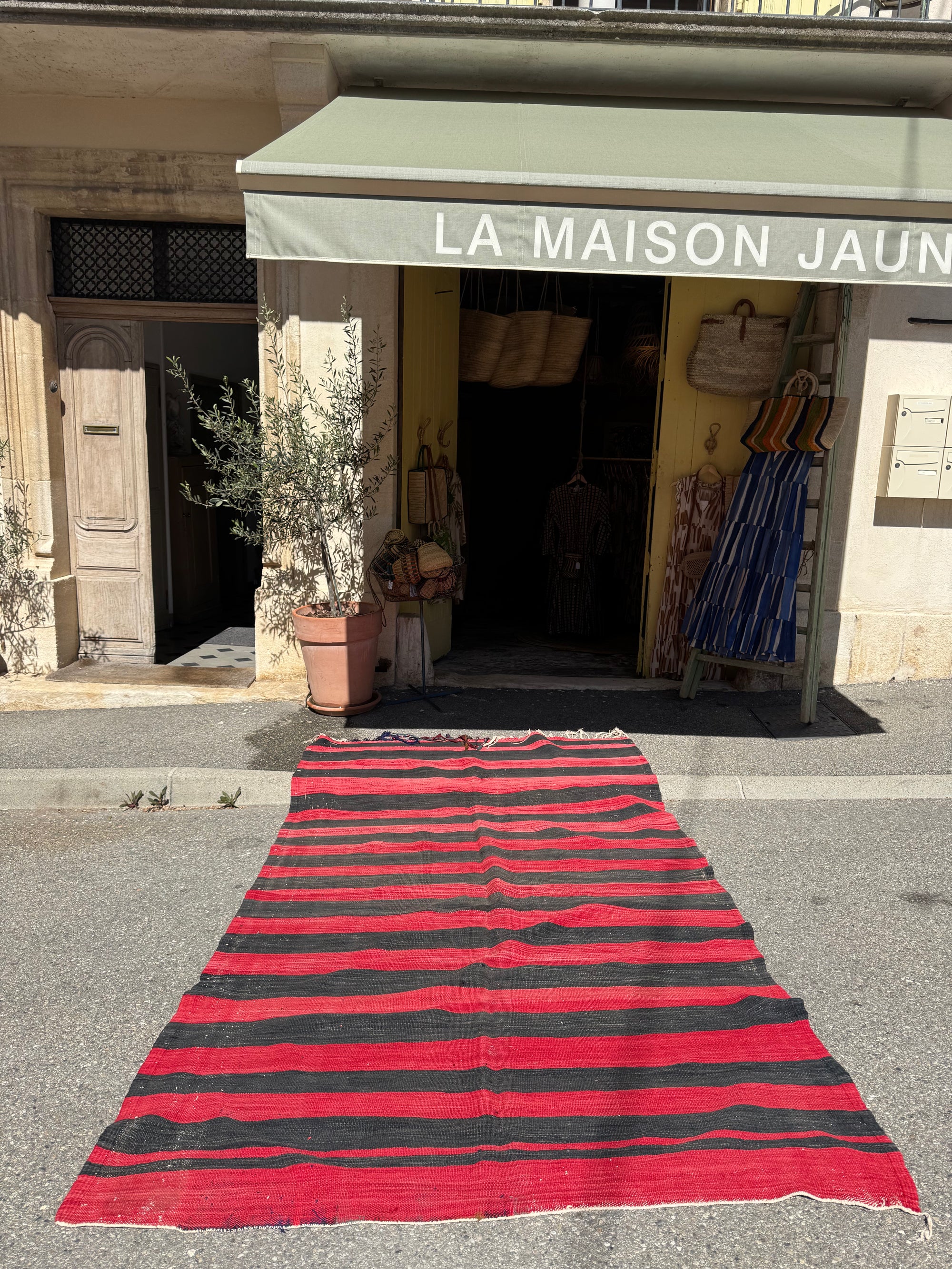 tapis berbére rayé brun rouge