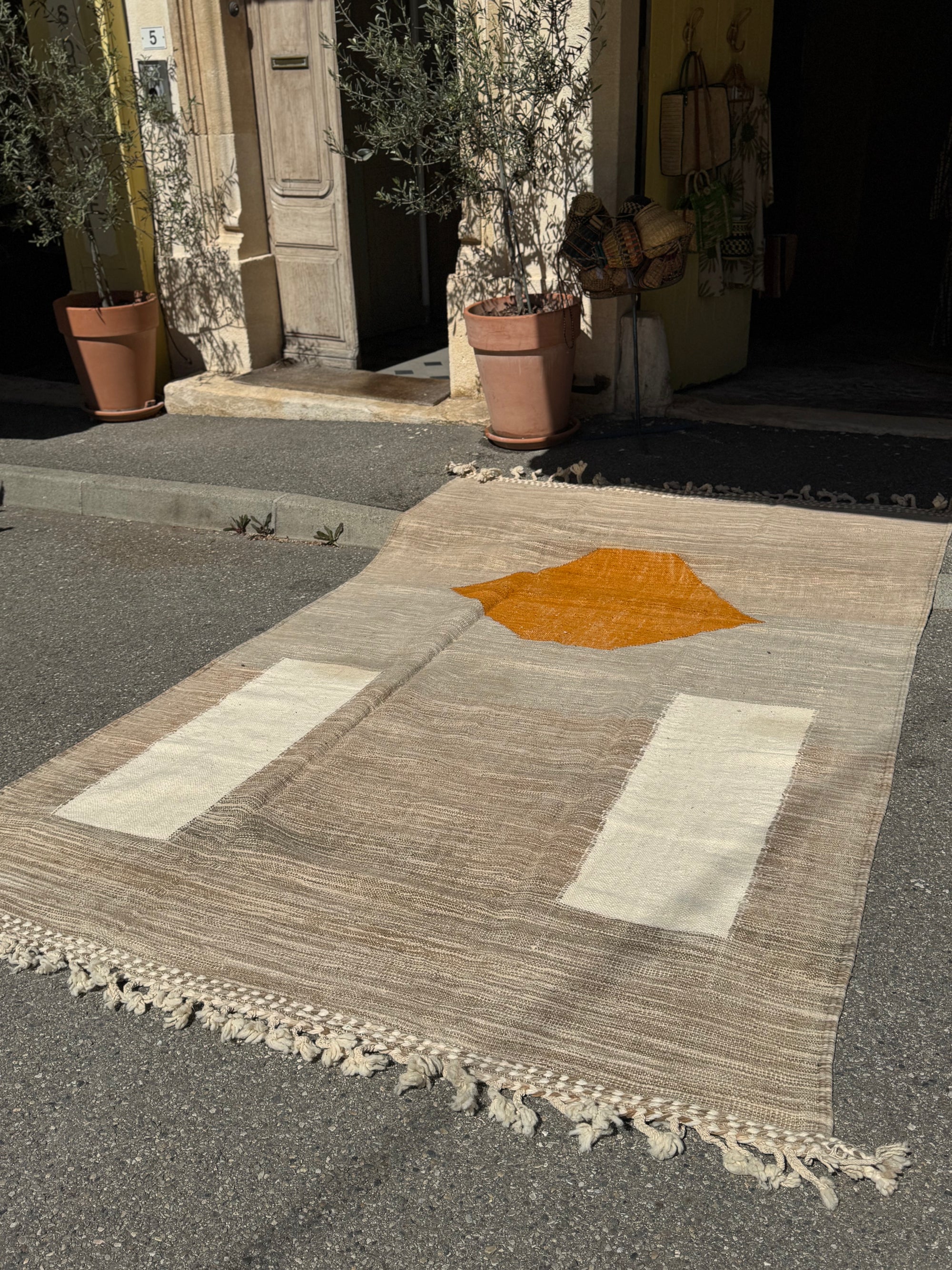 Tapis contemporain graphique berbère