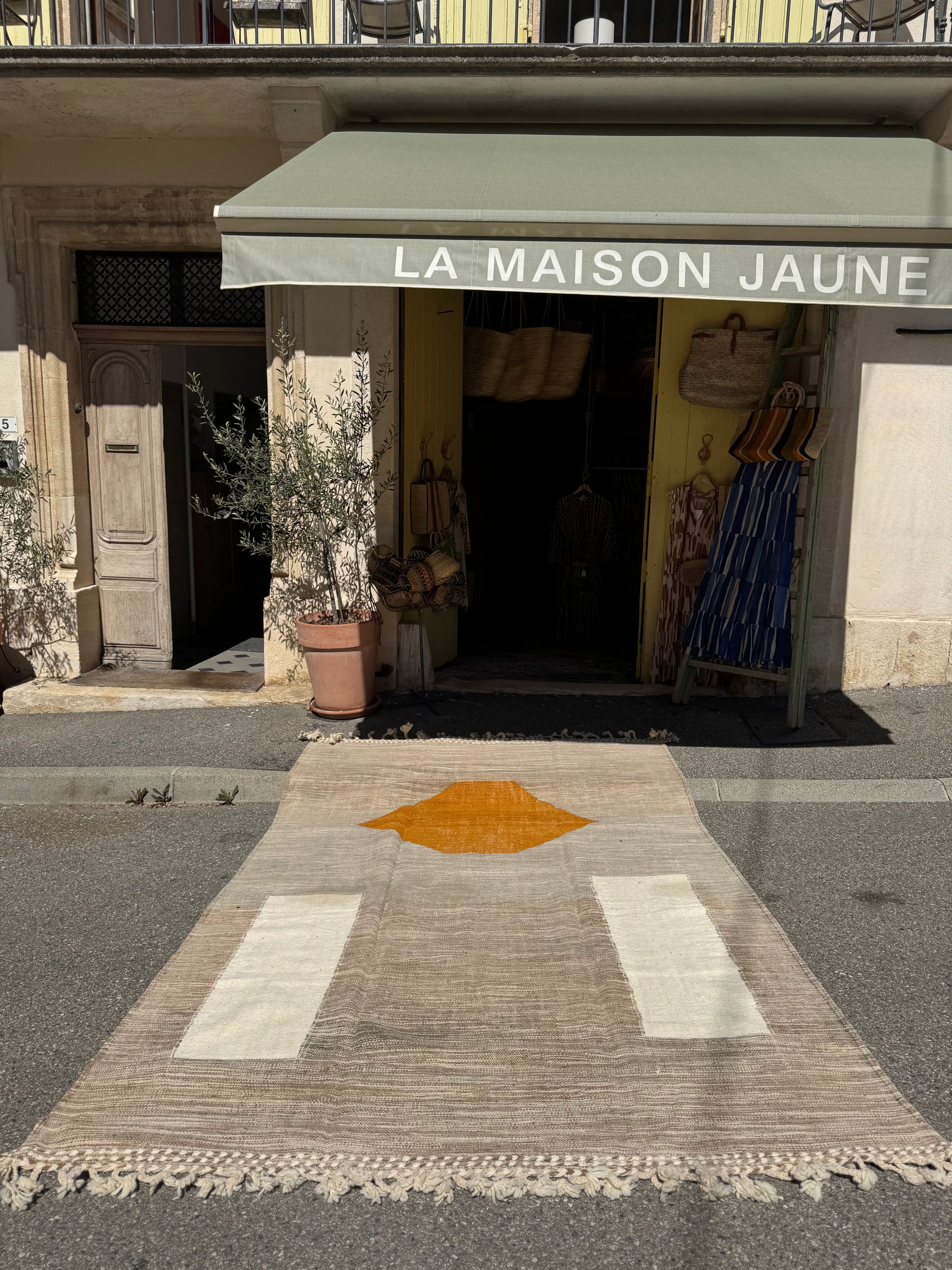 Tapis contemporain graphique berbère